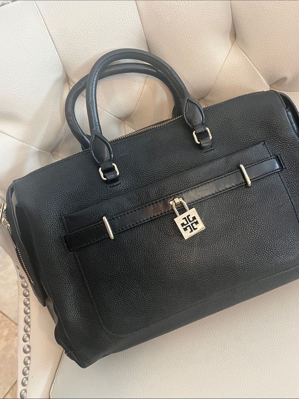 Tory Burch Black Pebbled Leather Satchel Handbag Many compartments Beautiful